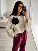 Sweter ALPAKA z kwiatem - ecru