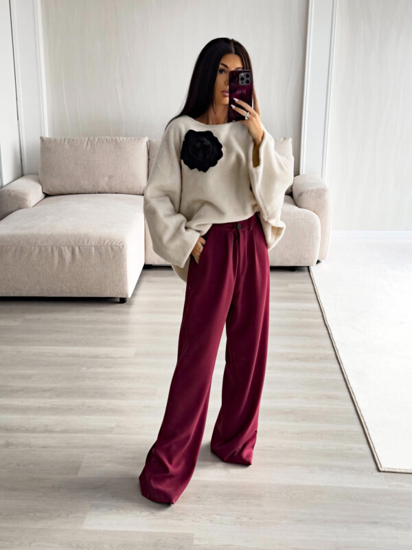 Sweter ALPAKA z kwiatem - ecru