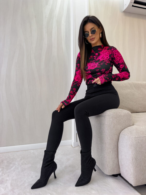 Bluzka SKIN print roses – czarno-fuksja