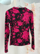Bluzka SKIN print roses – czarno-fuksja