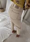 Jeansy MOM FIT – jasny beż