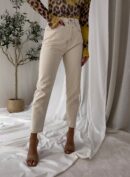 Jeansy MOM FIT – jasny beż