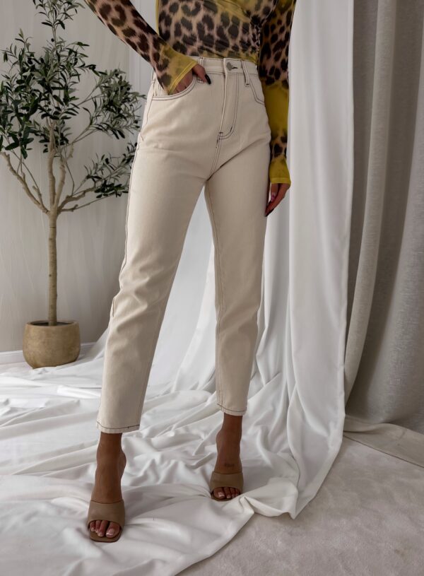 Jeansy MOM FIT – jasny beż
