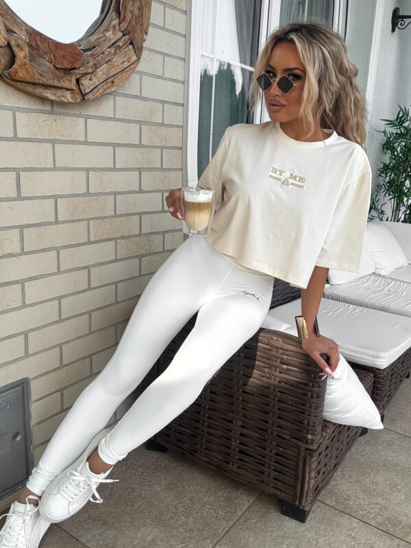 T-shirt pudełkowy BOSSY - kokosowy