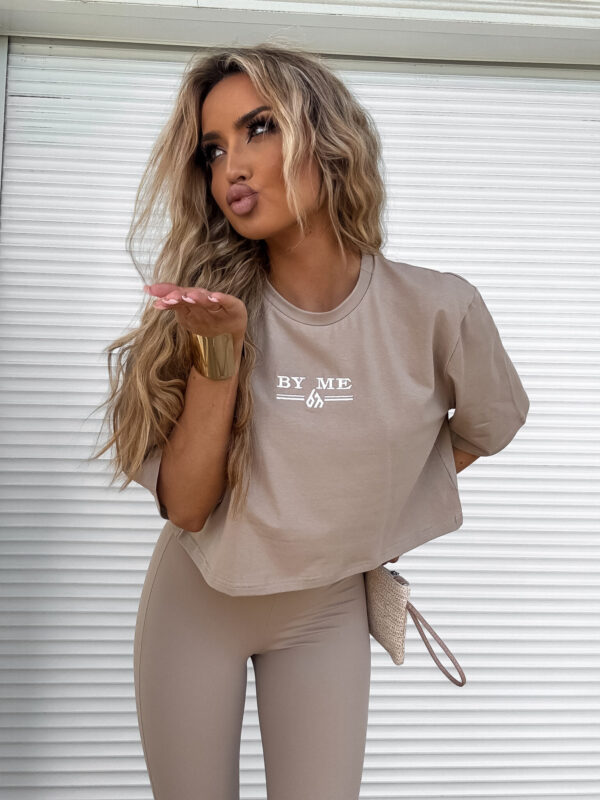 T-shirt pudełkowy BOSSY - ciemny beż