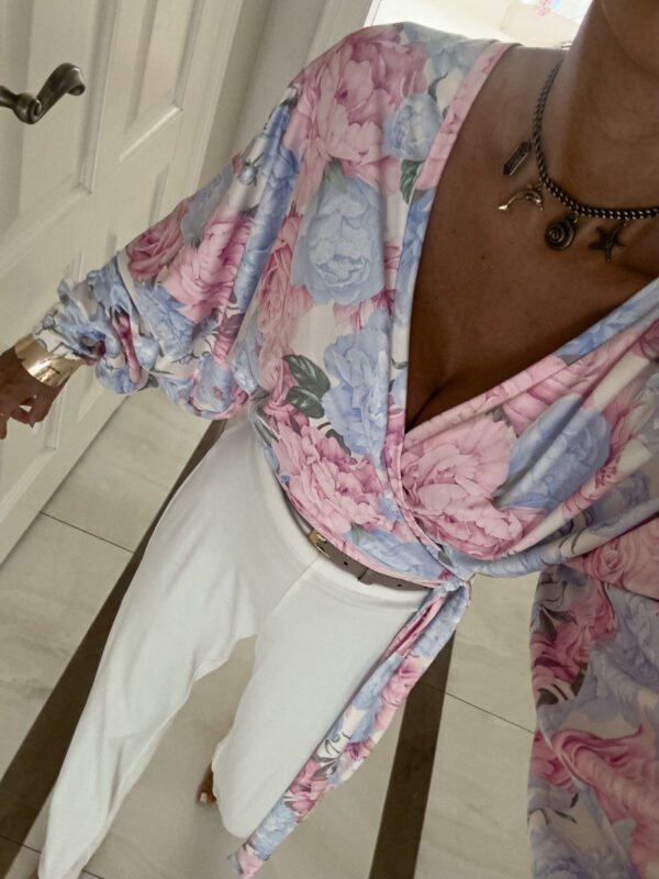 Bluzka KAIRA print piwonia – lila