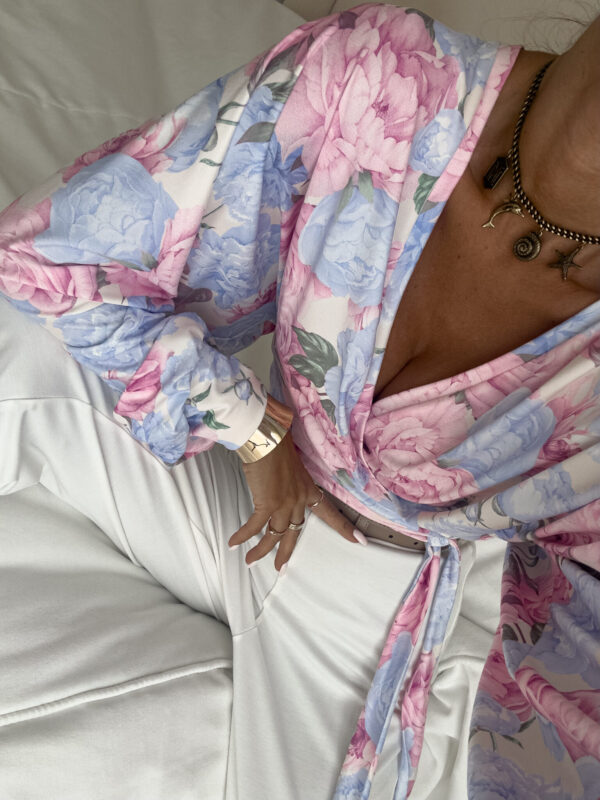 Bluzka KAIRA print piwonia – lila