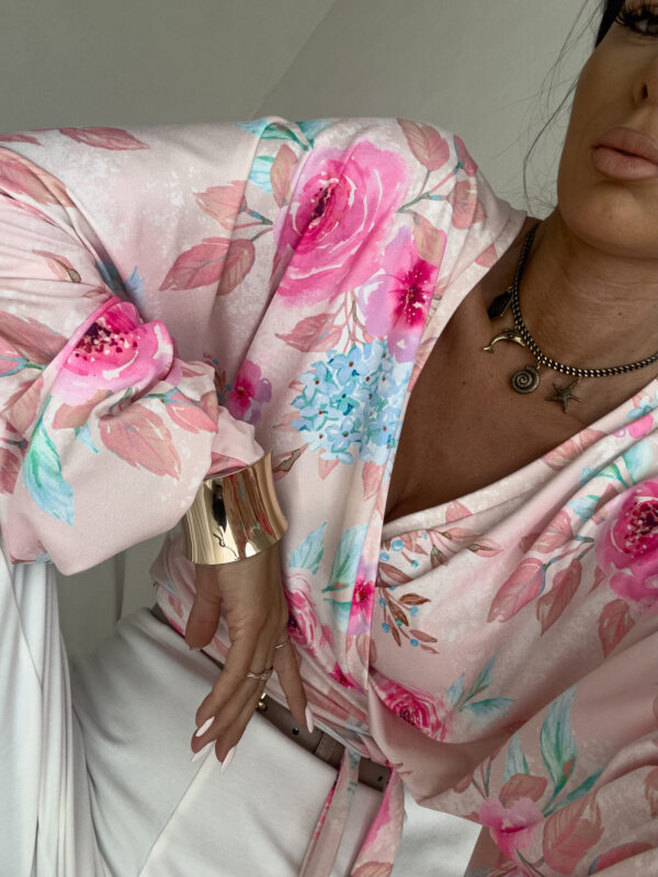 Bluzka KAIRA print róża – pastel