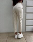 Jeansy MOM FIT HOLES – jasny beż