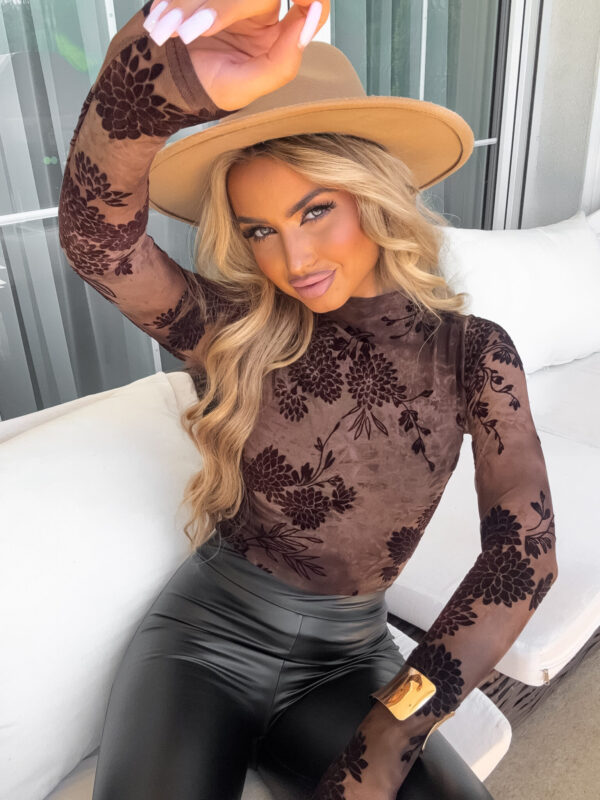 Bluzka SKIN transparent print flock – czekoladowa