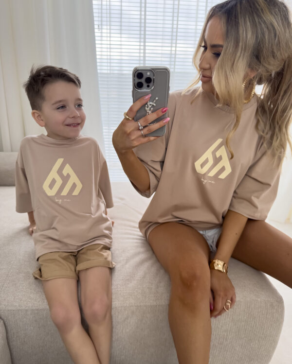 T-shirt dziecięcy BORN logo - beżowy