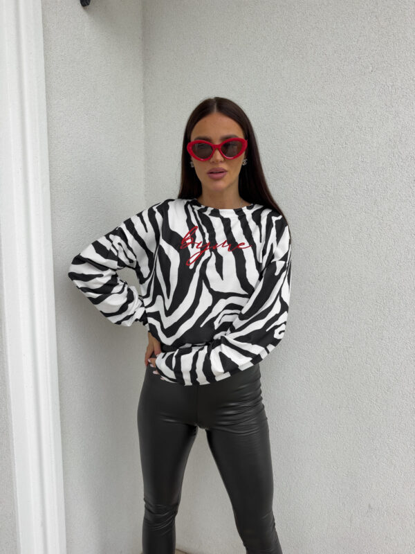 Bluza dresowa LOGO print zebra – biało-czarna
