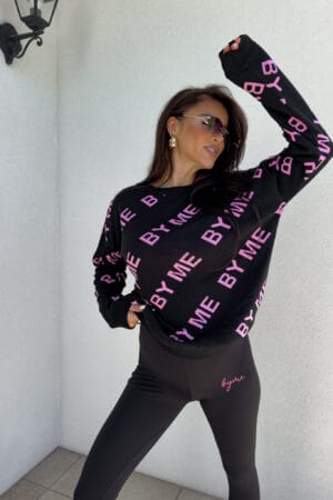 Sweter LETTERS – czarno-różowy