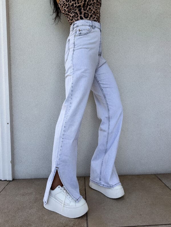 Jeansy FLARED – light jeans
