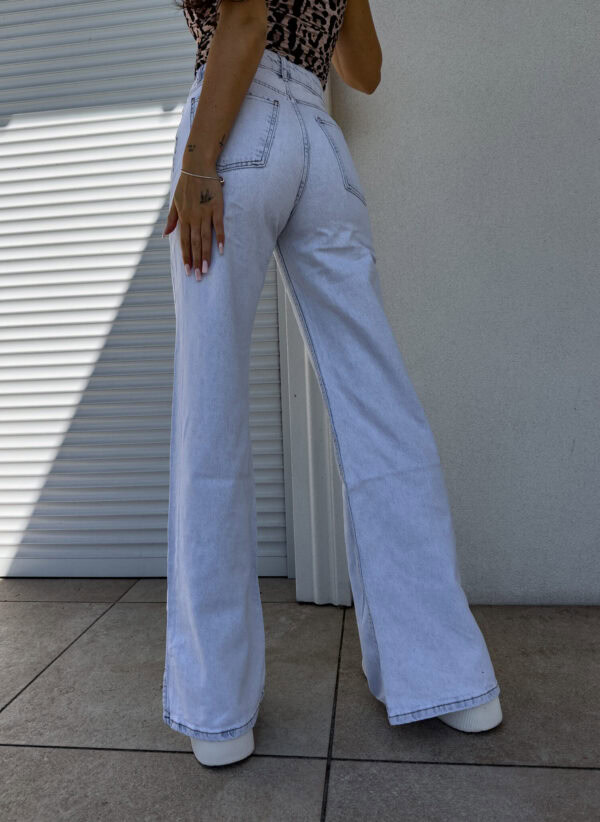 Jeansy FLARED – light jeans