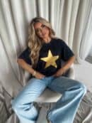 Dekatyzowany T-shirt STAR - czarny