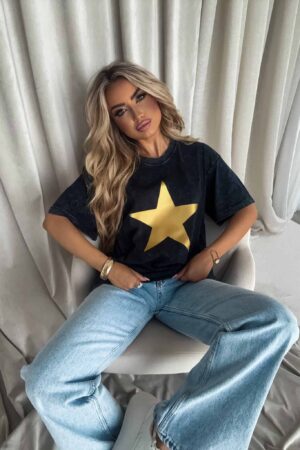 Dekatyzowany T-shirt STAR - czarny