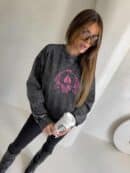 Dekatyzowana bluza QUEEN - czarna