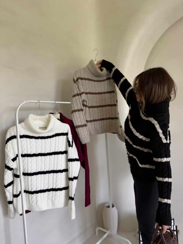 Sweter golf INKO pasy - czarno-beżowe