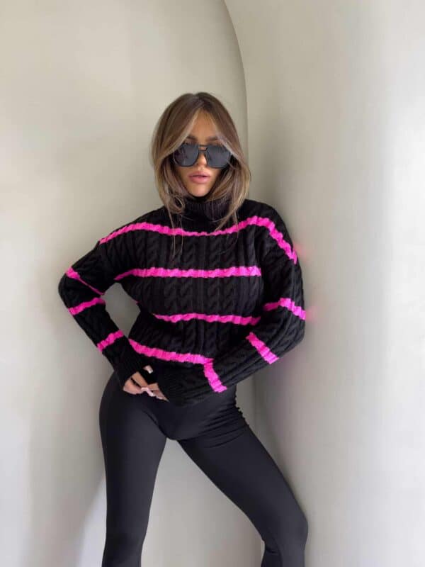Sweter golf INKO pasy - czarno-różowe