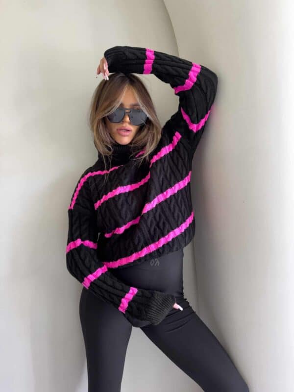 Sweter golf INKO pasy - czarno-różowe