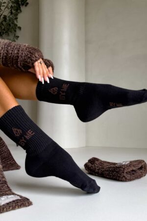 Skarpetki By Me – czarne z czekoladowym logo Skarpetki By Me – czarne z czekoladowym logo