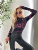 Bluzka SKIN print pantera – czarno-fuksja