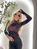 Bluzka SKIN print pantera – czarno-fuksja