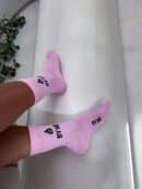 Skarpetki By Me – różowe z czarnym logo