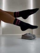 Skarpetki STRIPES – czarno-różowe