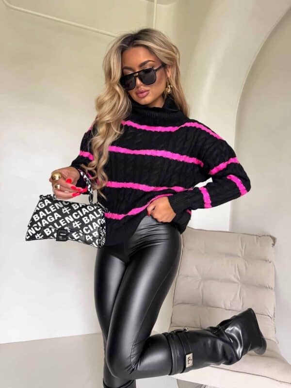 Sweter golf INKO pasy - czarno-różowe