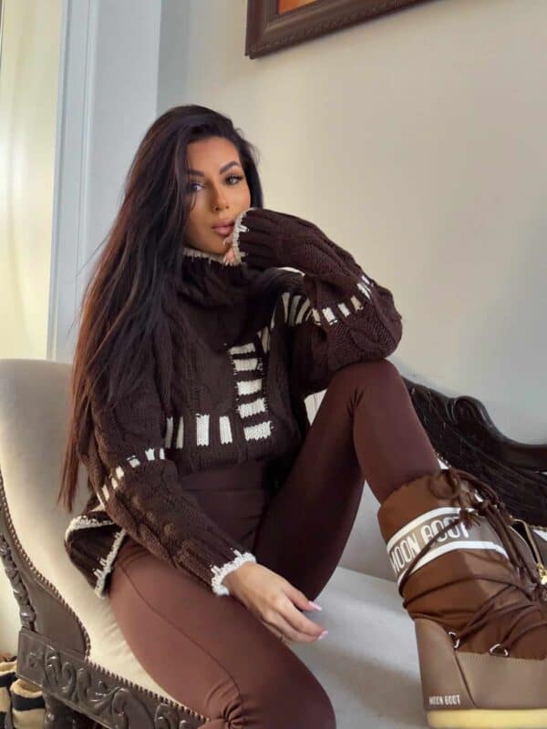 Sweter golf TRAIN – czekoladowo-beżowy