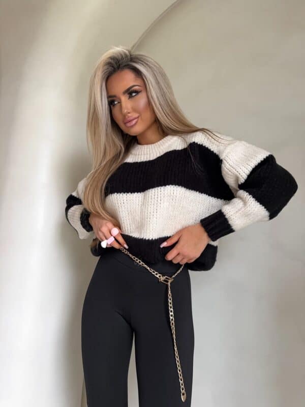 Sweter LEGEND pasy – waniliowo-czarne