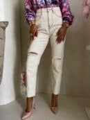 Jeansy MOM FIT HOLES – jasny beż Jeansy MOM FIT HOLES – jasny beż