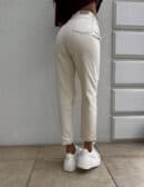 Jeansy MOM FIT HOLES – jasny beż Jeansy MOM FIT HOLES – jasny beż