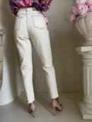 Jeansy MOM FIT HOLES – jasny beż Jeansy MOM FIT HOLES – jasny beż