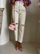 Jeansy MOM FIT HOLES – jasny beż Jeansy MOM FIT HOLES – jasny beż