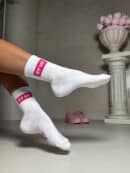 Skarpetki GUESSY – biało-różowe Skarpetki GUESSY – biało-różowe