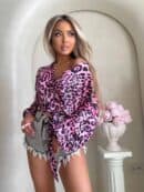 Bluzka KAIRA print pantera – różowo-czarna