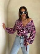 Bluzka KAIRA print pantera – różowo-czarna