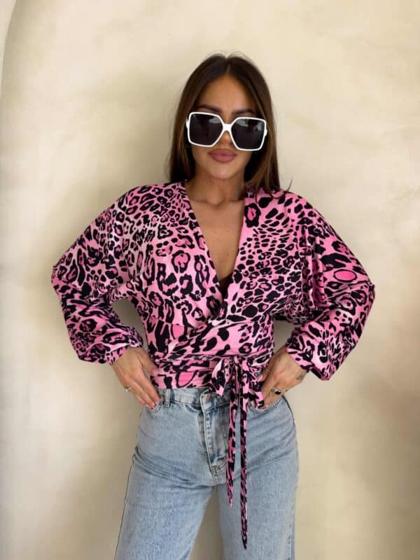 Bluzka KAIRA print pantera – różowo-czarna