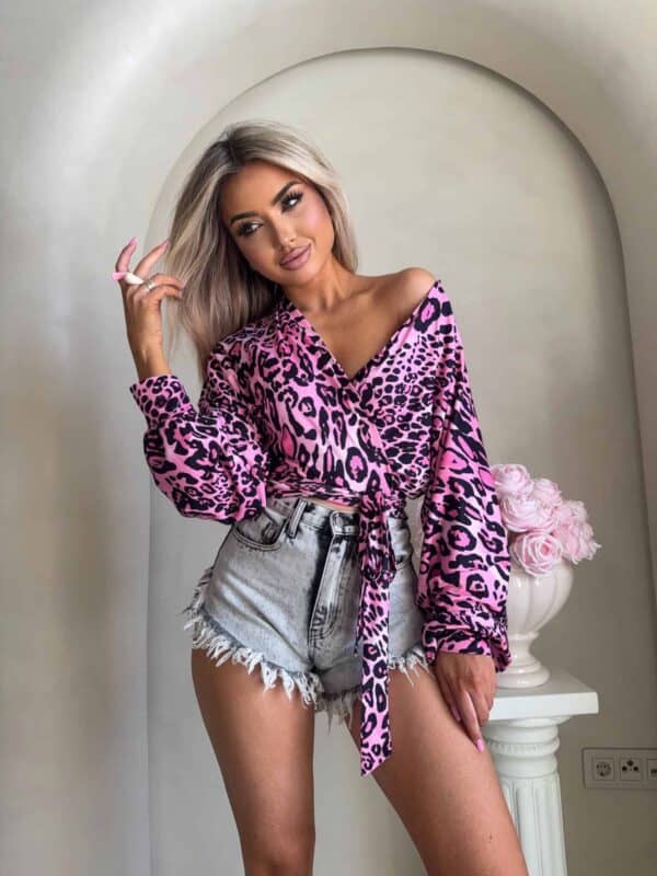 Bluzka KAIRA print pantera – różowo-czarna