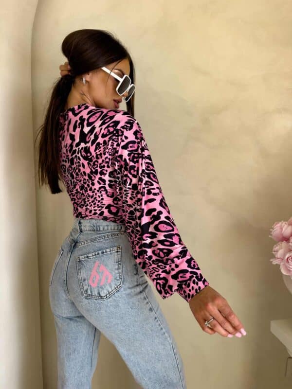Bluzka KAIRA print pantera – różowo-czarna