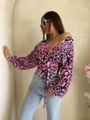 Bluzka KAIRA print pantera – różowo-czarna