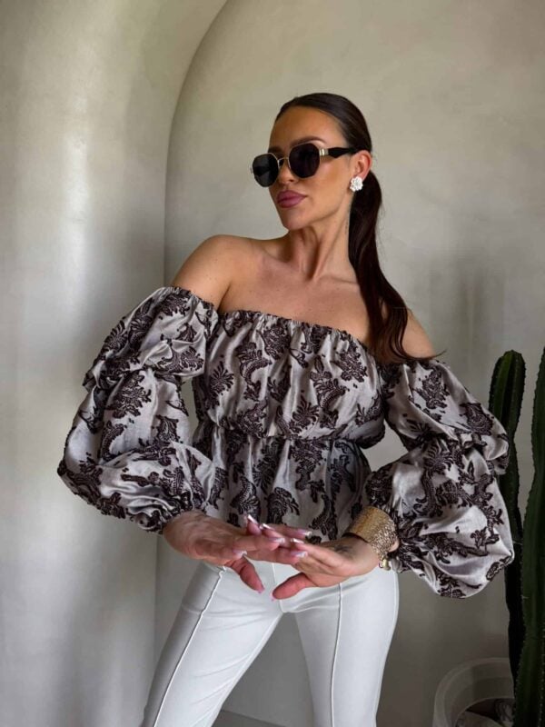 Bluzka hiszpanka MISS print ornament – kawowy Bluzka hiszpanka MISS print ornament – kawowy