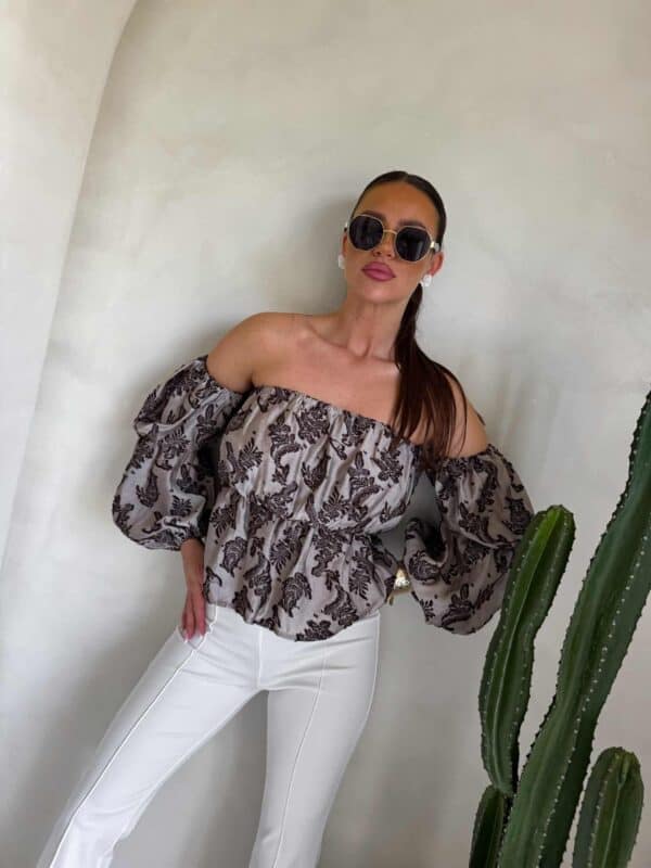 Bluzka hiszpanka MISS print ornament – kawowy Bluzka hiszpanka MISS print ornament – kawowy