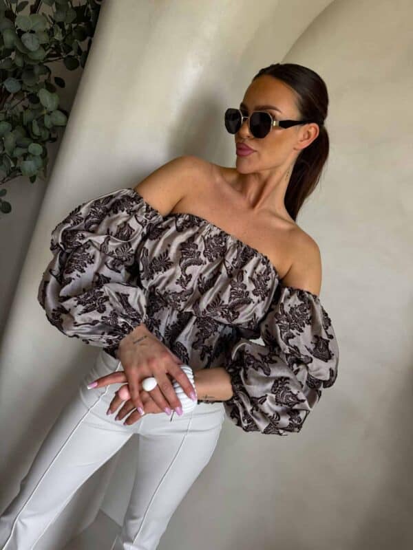 Bluzka hiszpanka MISS print ornament – kawowy Bluzka hiszpanka MISS print ornament – kawowy