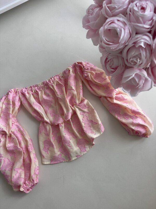 Bluzka hiszpanka MISS print ornament – różowy