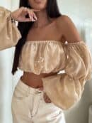 Bluzka hiszpanka MISS print kwiatuszki – beżowe Bluzka hiszpanka MISS print kwiatuszki – beżowe