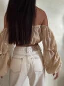 Bluzka hiszpanka MISS print kwiatuszki – beżowe Bluzka hiszpanka MISS print kwiatuszki – beżowe